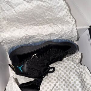 Jordan kids/toddler Black and Teal Sneakers CLASSIC!!!
